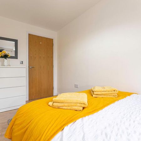 Riley House Spacious City Apartment Ковентри Экстерьер фото