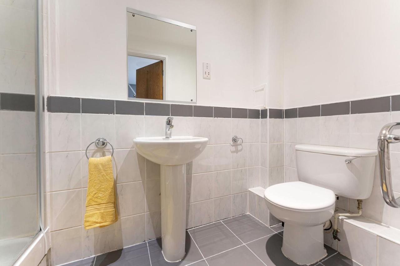 Riley House Spacious City Apartment Ковентри Экстерьер фото