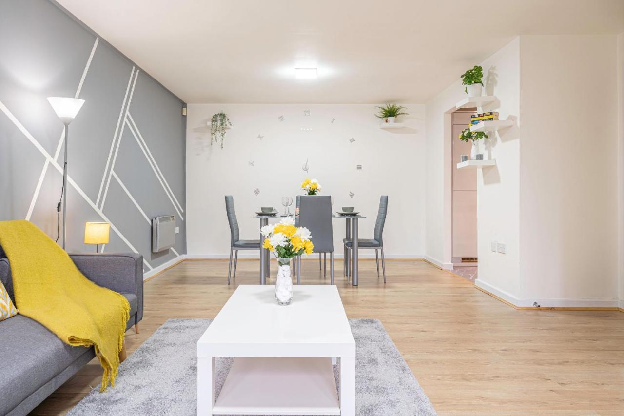 Riley House Spacious City Apartment Ковентри Экстерьер фото