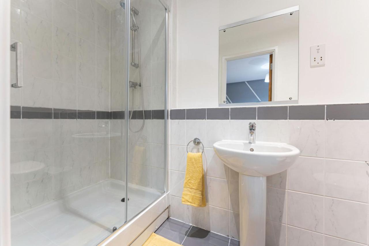 Riley House Spacious City Apartment Ковентри Экстерьер фото