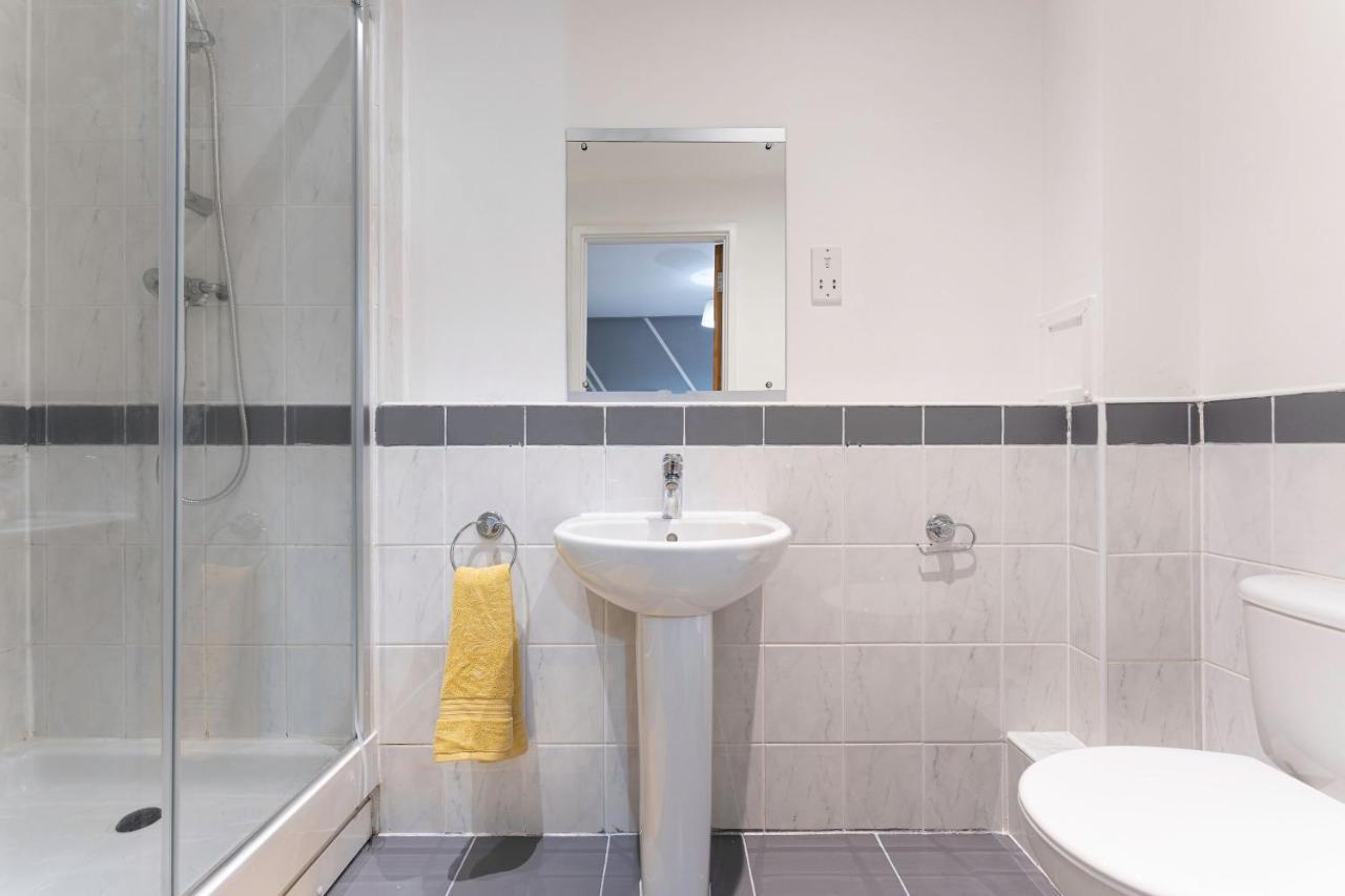 Riley House Spacious City Apartment Ковентри Экстерьер фото