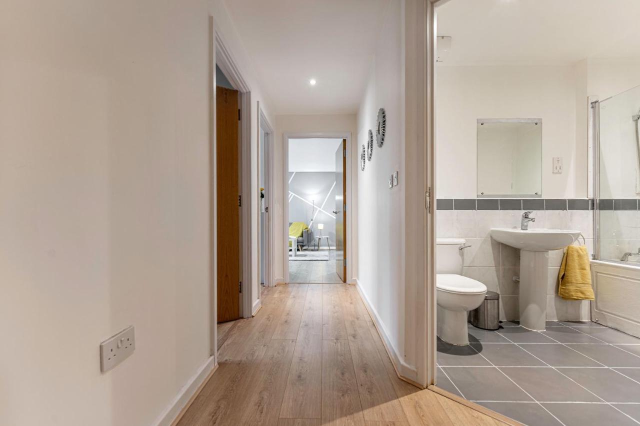 Riley House Spacious City Apartment Ковентри Экстерьер фото