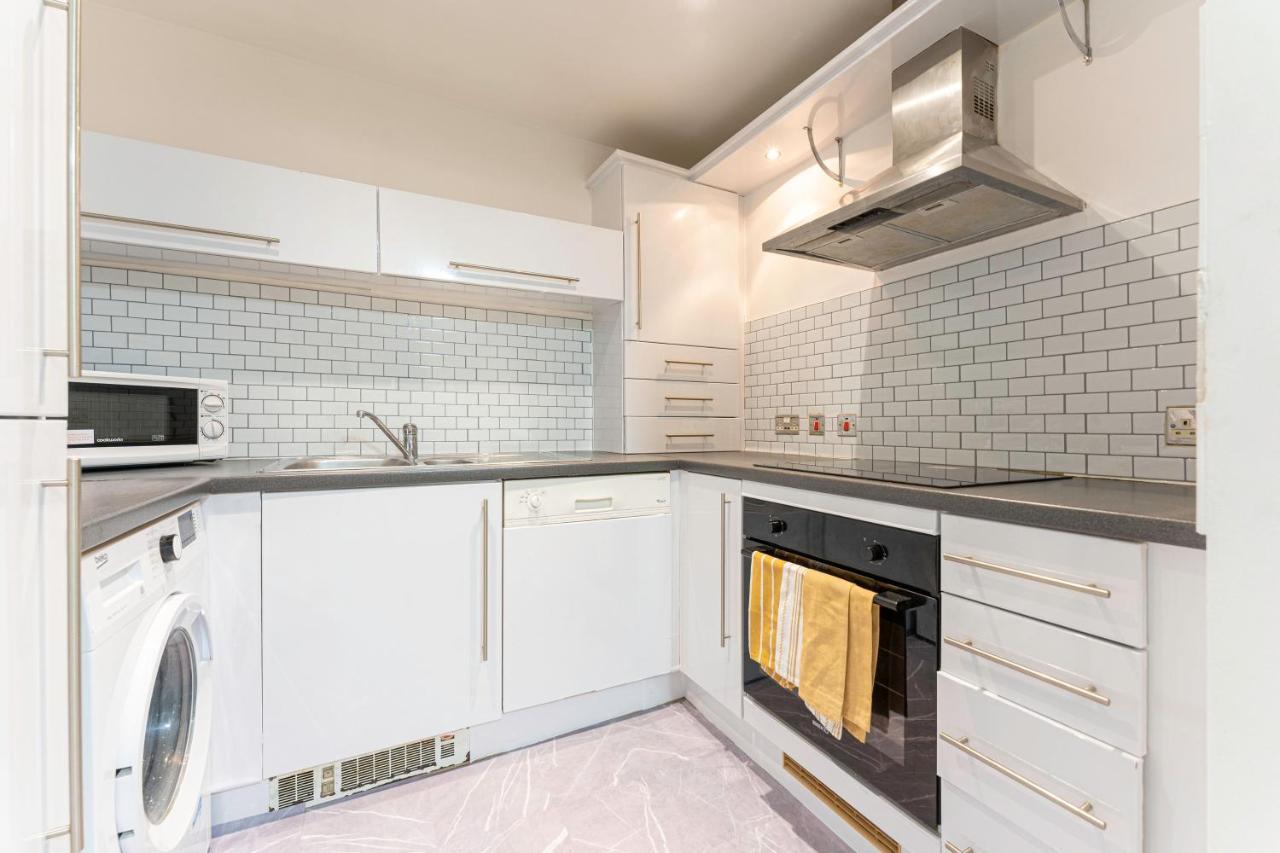 Riley House Spacious City Apartment Ковентри Экстерьер фото