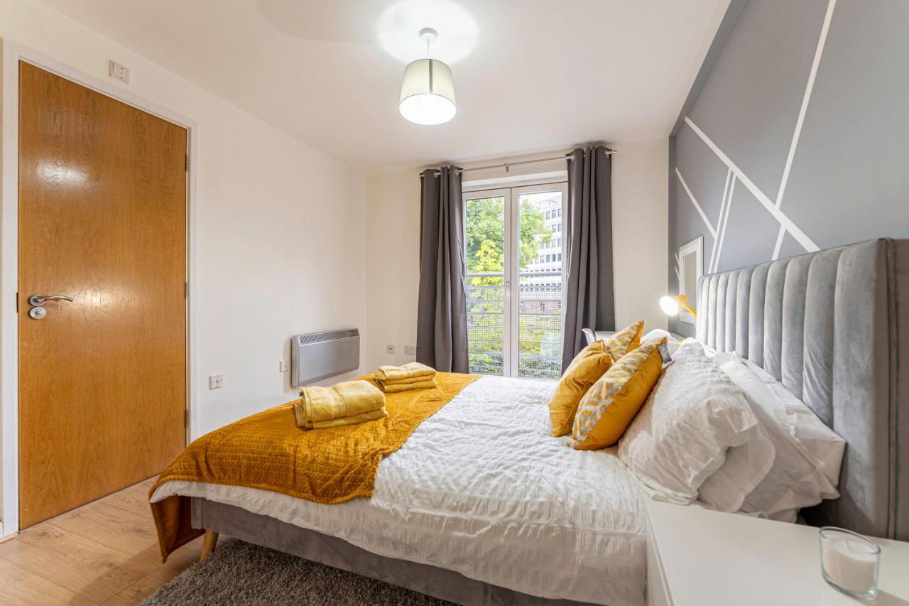Riley House Spacious City Apartment Ковентри Экстерьер фото