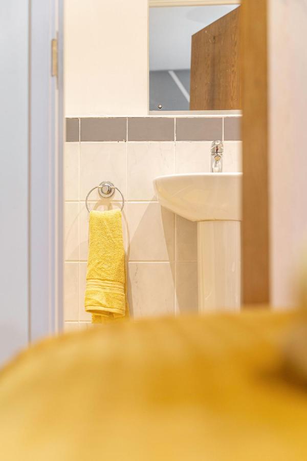 Riley House Spacious City Apartment Ковентри Экстерьер фото